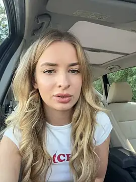 Snapshot of EvieEvans chatting on 07-19-26, 02:47 EvieEvans online show from 07-19-26, 02:47