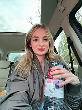 EvieEvans online show from 12-20-24, 03:21