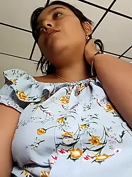 stefanie010 online show from 02-01-25, 09:19