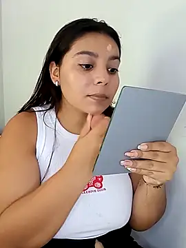 stefanie010 online show from 05-09-26, 06:33