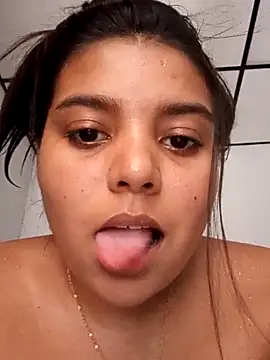 stefanie010 online show from 10-28-25, 06:29