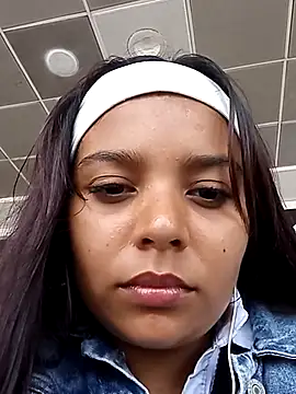 stefanie010 online show from 02-19-25, 04:00