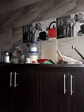 stefanie010 online show from 09-18-25, 05:16