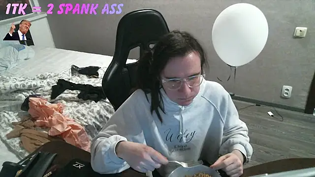 izilizi 23 online show from 04-22-26, 04:36
