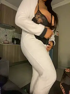 YellowHoneyDip online show from 04-15-26, 06:56