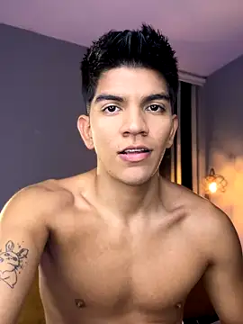 Snapshot of santiago_01 chatting on 10-10-25, 12:55 santiago 01 online show from 10-10-25, 12:55