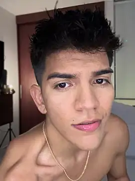 Snapshot of santiago_01 chatting on 03-19-25, 12:04 santiago 01 online show from 03-19-25, 12:04