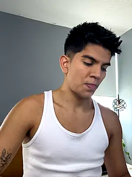 Snapshot of santiago_01 chatting on 10-12-25, 07:37 santiago 01 online show from 10-12-25, 07:37