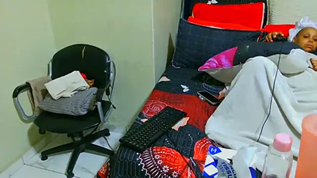 THESHORTQUEEN online show from 12-22-25, 11:16