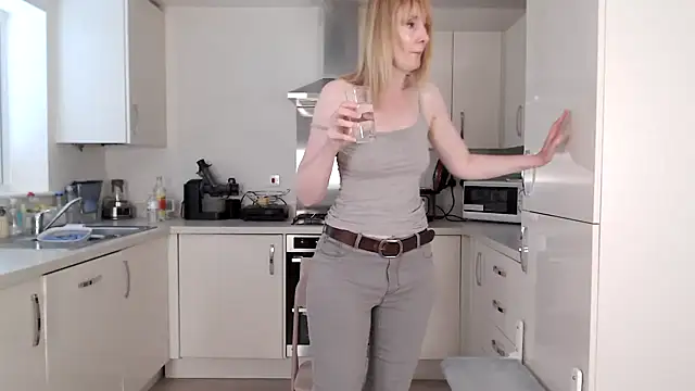 Snapshot of British_Goddess_Anna chatting on 07-04-26, 08:10 British Goddess Anna online show from 07-04-26, 08:10