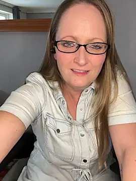 HoneyBluex online show from 01-06-26, 01:15