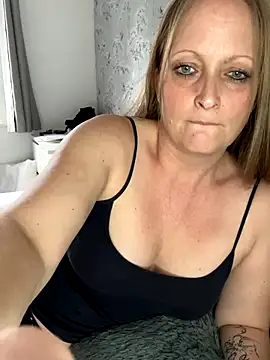 HoneyBluex online show from 09-26-25, 08:32