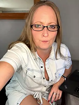 HoneyBluex online show from 11-06-25, 01:26