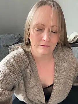 HoneyBluex online show from 03-01-25, 01:40