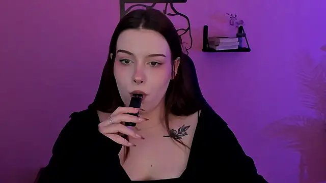 Snapshot of CoralineKeyns chatting on 02-26-25, 08:39 CoralineKeyns online show from 02-26-25, 08:39