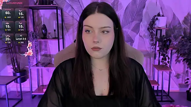 Snapshot of CoralineKeyns chatting on 10-17-25, 05:44 CoralineKeyns online show from 10-17-25, 05:44