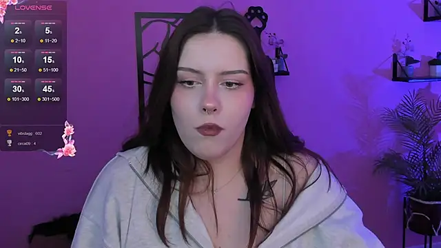 Snapshot of CoralineKeyns chatting on 03-18-25, 08:28 CoralineKeyns online show from 03-18-25, 08:28