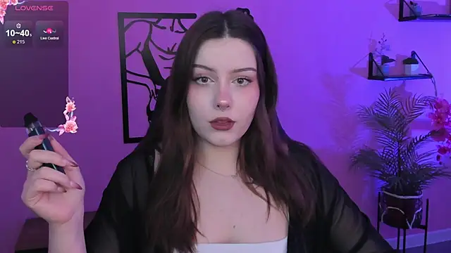 Snapshot of CoralineKeyns chatting on 03-18-25, 05:23 CoralineKeyns online show from 03-18-25, 05:23