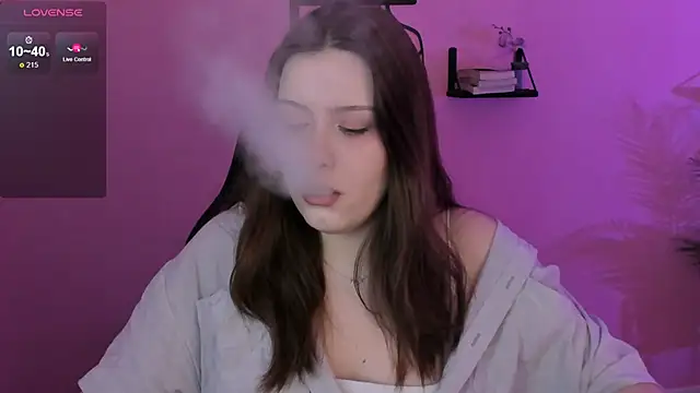 Snapshot of CoralineKeyns chatting on 02-28-25, 05:48 CoralineKeyns online show from 02-28-25, 05:48