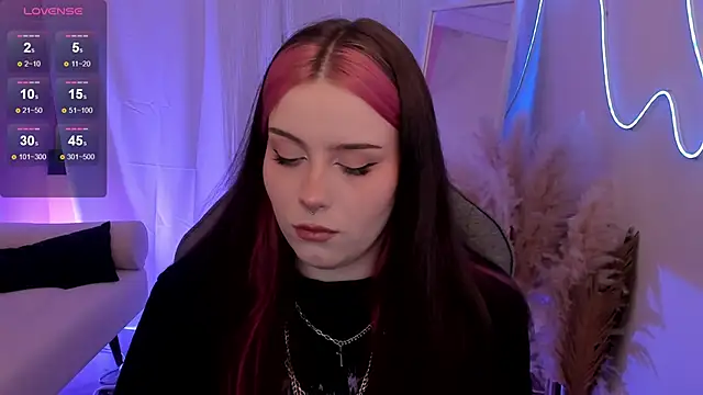 CoralineKeyns online show from 06-05-26, 05:23