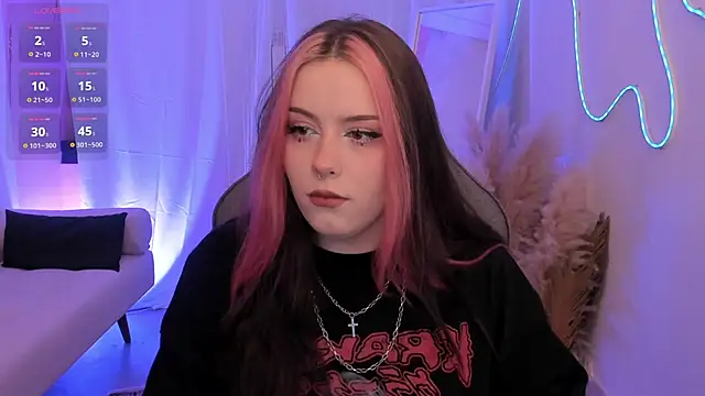CoralineKeyns online show from 06-18-26, 05:17