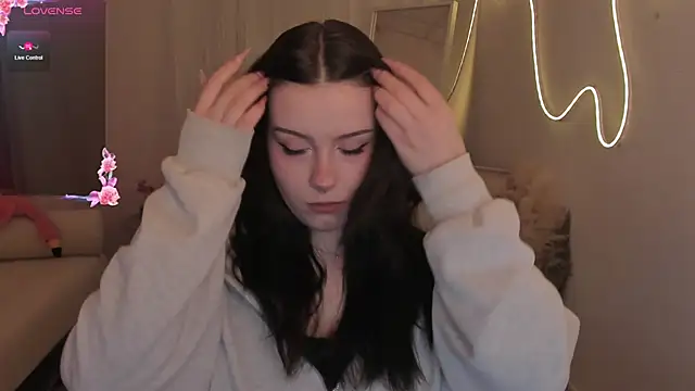 CoralineKeyns online show from 03-12-26, 05:45