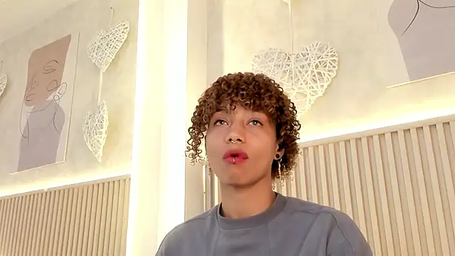 Snapshot of daiana_curly chatting on 07-13-26, 08:19 daiana curly online show from 07-13-26, 08:19