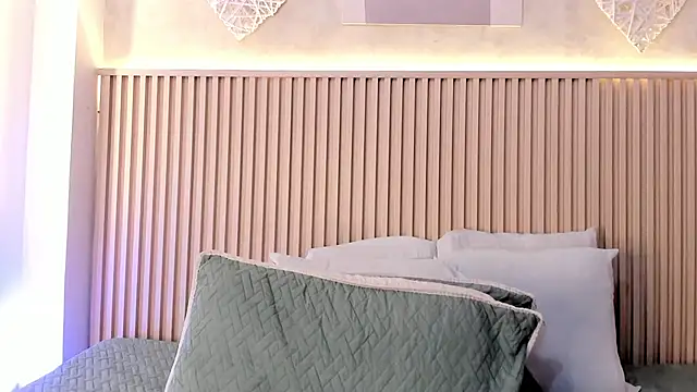 daiana curly online show from 11-24-25, 07:47