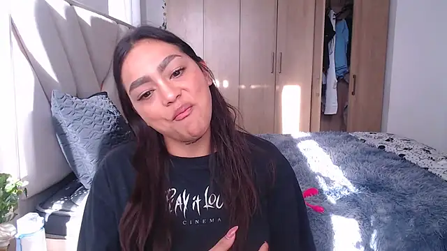 Snapshot of fairylatin222 chatting on 03-18-25, 12:28 fairylatin222 online show from 03-18-25, 12:28