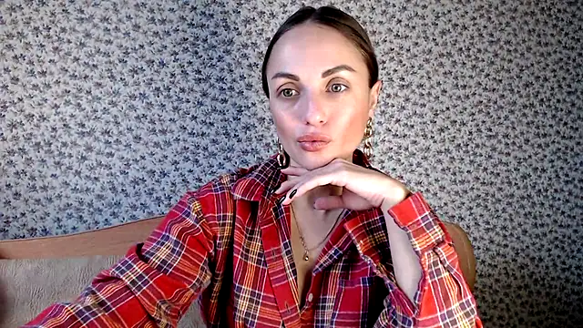 Snapshot of Tinadream20 chatting on 09-18-25, 06:38 Tinadream20 online show from 09-18-25, 06:38