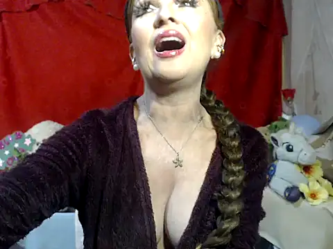 hottieperla online show from 10-08-25, 06:19