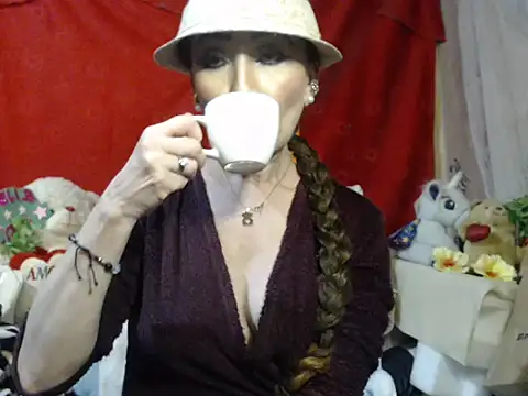 hottieperla online show from 11-13-25, 07:07