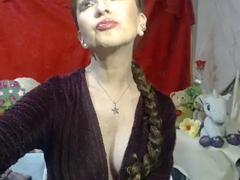 hottieperla online show from 10-12-25, 04:08