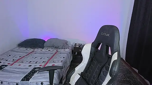 Alan26  online show from 11-21-25, 04:44