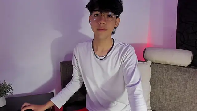 Alan26  online show from 03-11-25, 04:07