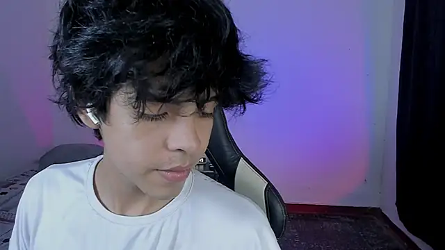 Alan26  online show from 11-18-25, 02:27