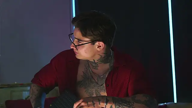 dantecoppolaa  online show from 10-18-25, 08:55