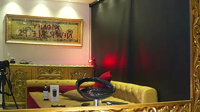 dantecoppolaa  online show from 04-16-26, 11:29