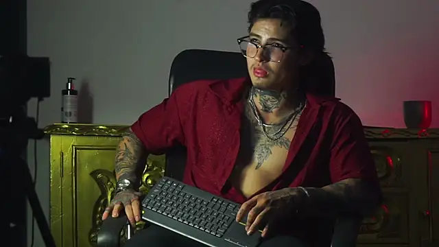 dantecoppolaa  online show from 09-10-25, 11:04