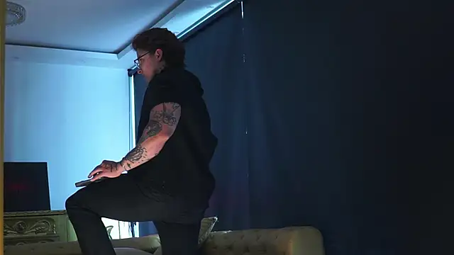 dantecoppolaa  online show from 10-11-25, 08:54