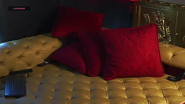 dantecoppolaa  online show from 10-20-25, 09:04