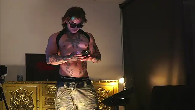 dantecoppolaa  online show from 10-03-25, 12:47