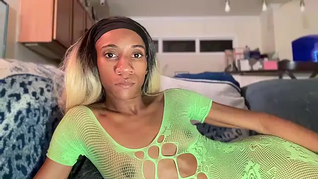 Snapshot of cutiesigh chatting on 10-10-25, 07:53 cutiesigh online show from 10-10-25, 07:53