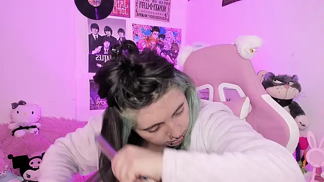 Sachi Meow online show from 12-16-25, 05:39