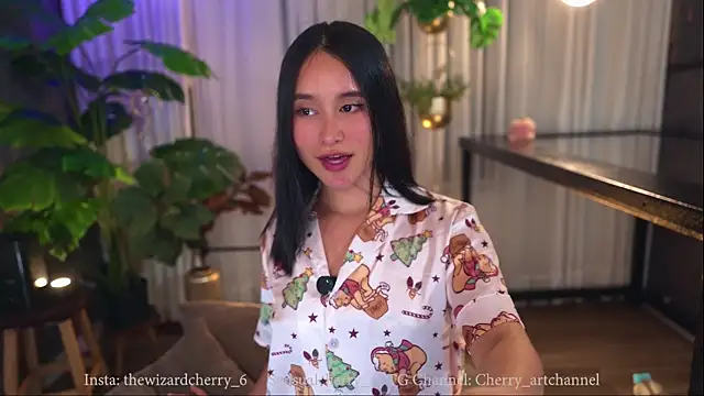 Snapshot of Miss_beee chatting on 12-21-25, 01:41 Miss beee online show from 12-21-25, 01:41