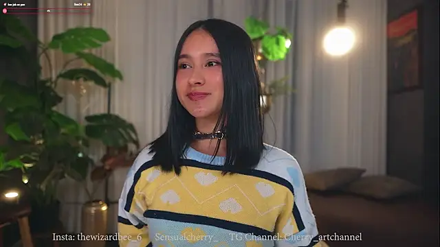 Snapshot of Miss_beee chatting on 11-15-25, 12:58 Miss beee online show from 11-15-25, 12:58