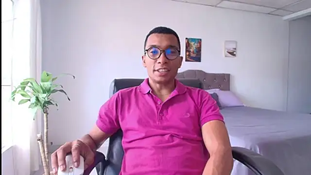 Snapshot of Aaronblack1_ chatting on 07-07-26, 05:38 Aaronblack1 online show from 07-07-26, 05:38