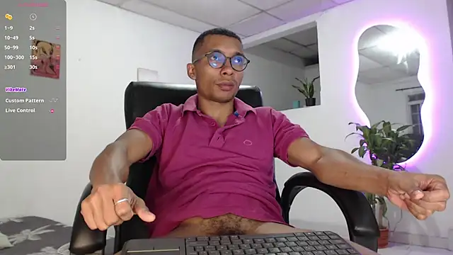 Snapshot of Aaronblack1_ chatting on 02-04-26, 01:33 Aaronblack1 online show from 02-04-26, 01:33