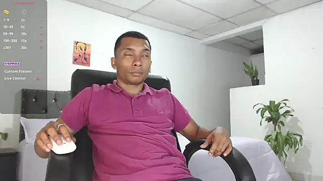 Snapshot of Aaronblack1_ chatting on 02-28-26, 05:18 Aaronblack1 online show from 02-28-26, 05:18