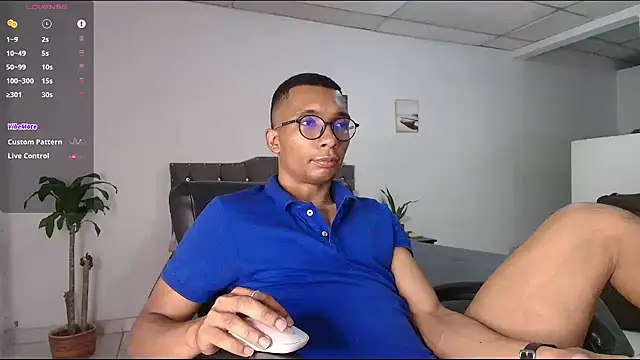 Snapshot of Aaronblack1_ chatting on 06-19-26, 12:49 Aaronblack1 online show from 06-19-26, 12:49